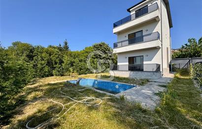 CB ENVOY Kartepe Derbentte Manzaralı Özel Havuzlu Tripleks Villa