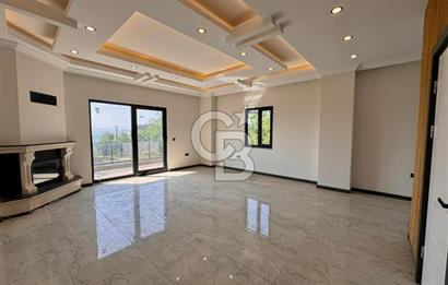 CB ENVOY Kartepe Derbentte Manzaralı Özel Havuzlu Tripleks Villa