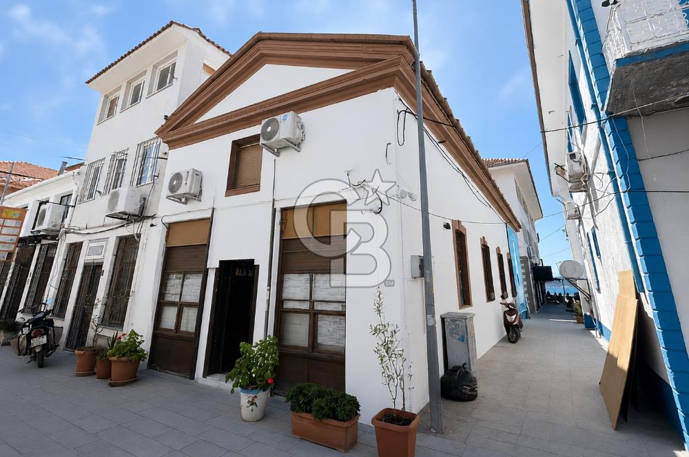 Ayvalık Merkezde Köşe Parsel Satılık Taş Bina