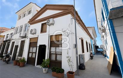 Ayvalık Merkezde Köşe Parsel Satılık Taş Bina