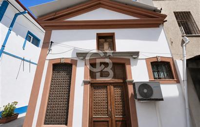 Ayvalık Merkezde Köşe Parsel Satılık Taş Bina