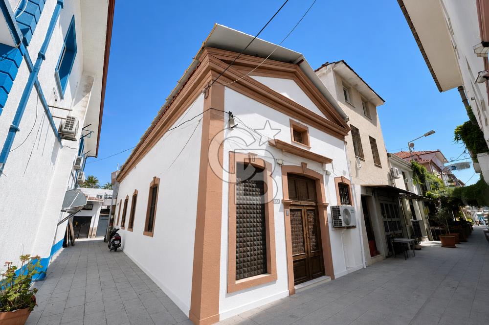 Ayvalık Merkezde Köşe Parsel Satılık Taş Bina