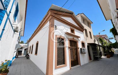 Ayvalık Merkezde Köşe Parsel Satılık Taş Bina
