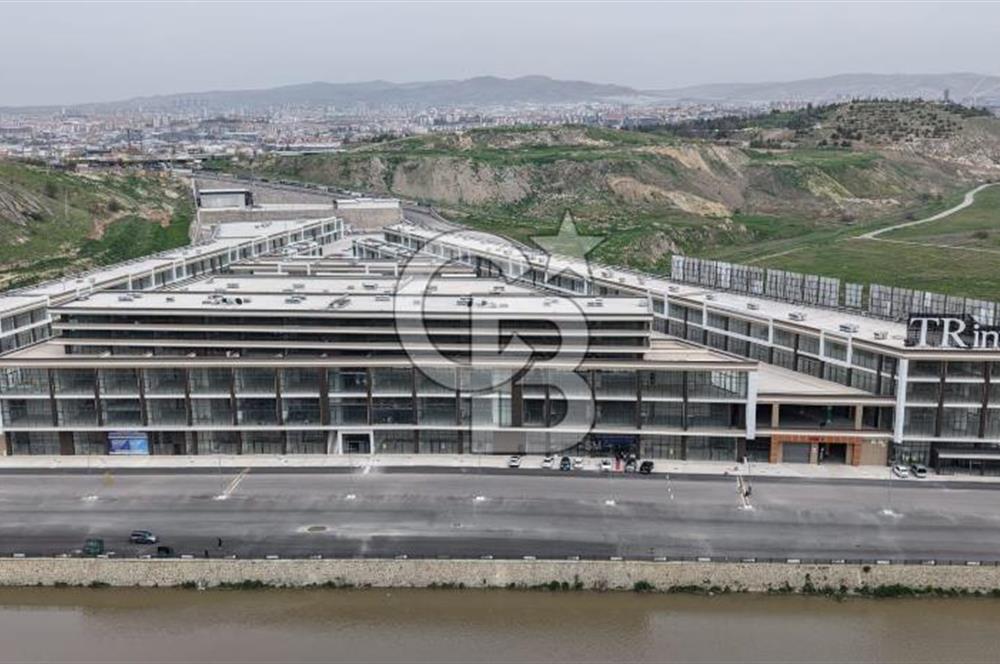 MEGA ŞAŞMAZ'DA YOLA CEPHELİ SATILIK DÜKKAN