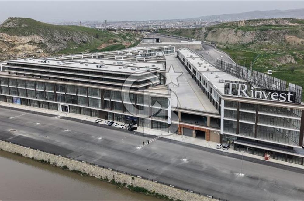 MEGA ŞAŞMAZ'DA YOLA CEPHELİ KİRALIK DÜKKAN