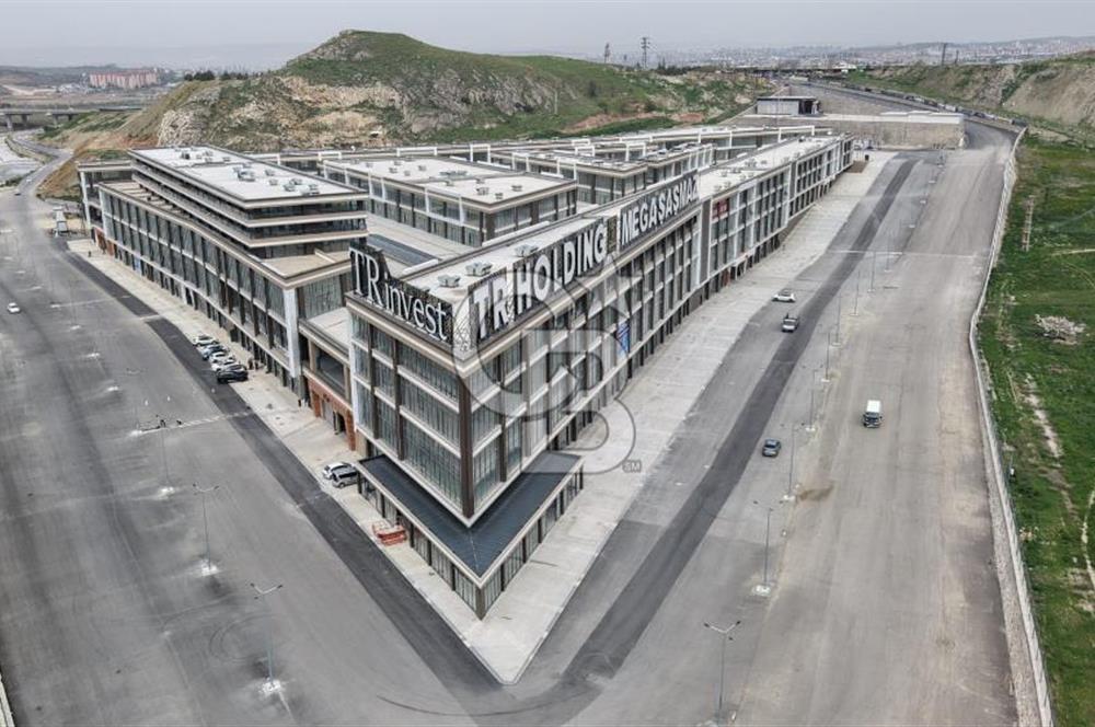 MEGA ŞAŞMAZ'DA GİRİŞ KATINDA SATILIK DÜKKAN