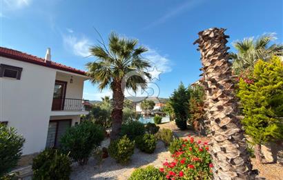 Foça’da Deniz Manzaralı, Havuzlu Site İçinde Tam Müstakil 4+2 Dubleks