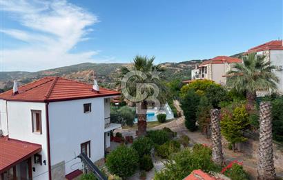 Foça’da Deniz Manzaralı, Havuzlu Site İçinde Tam Müstakil 4+2 Dubleks