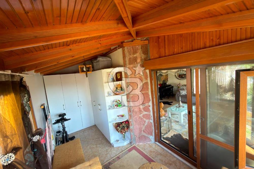 Foça’da Deniz Manzaralı, Havuzlu Site İçinde Tam Müstakil 4+2 Dubleks