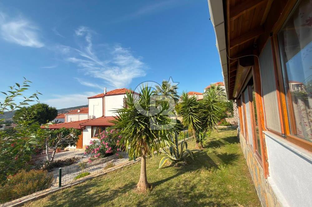 Foça’da Deniz Manzaralı, Havuzlu Site İçinde Tam Müstakil 4+2 Dubleks