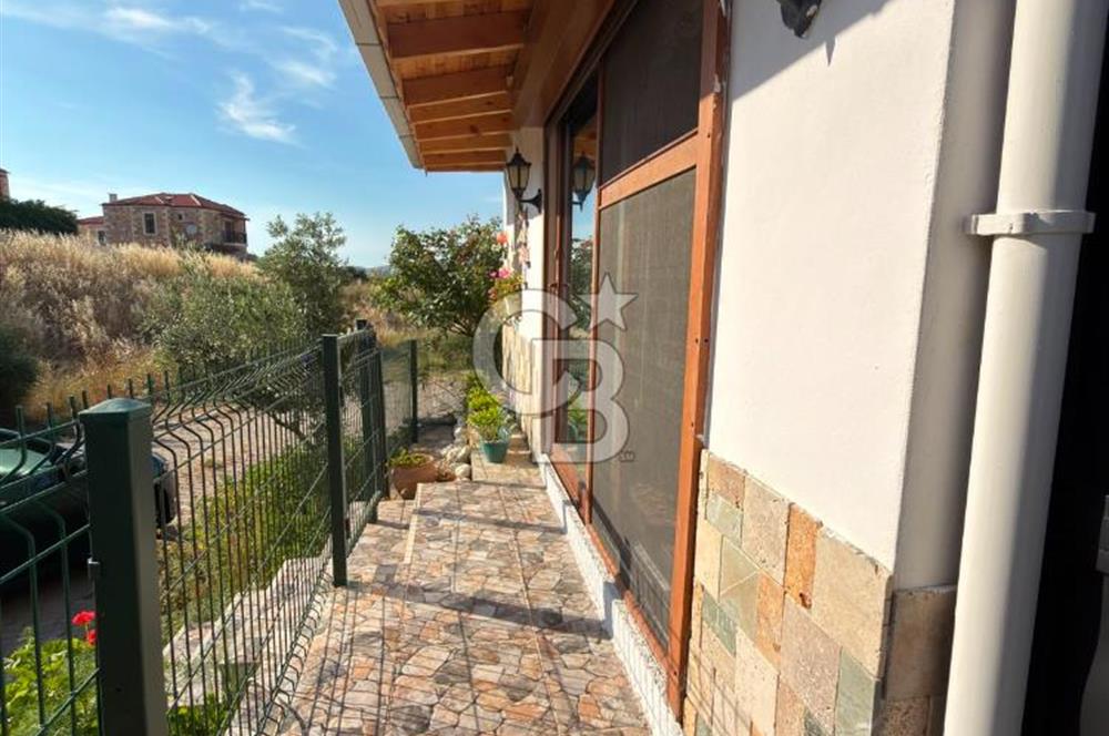 Foça’da Deniz Manzaralı, Havuzlu Site İçinde Tam Müstakil 4+2 Dubleks