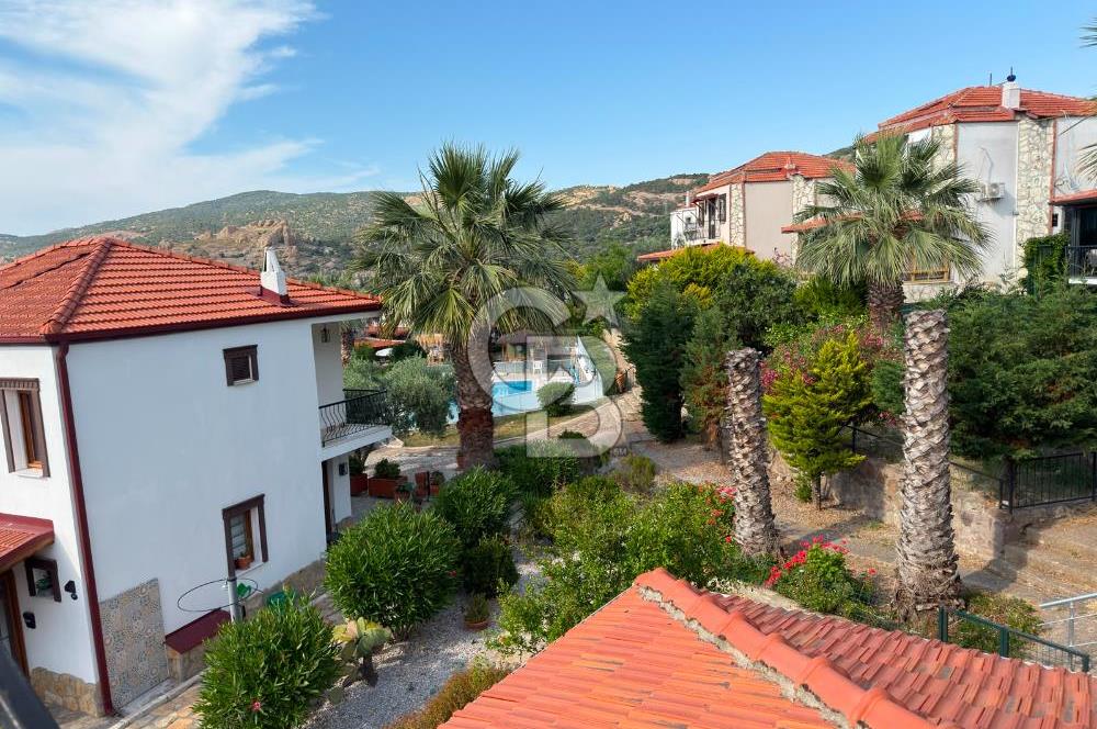 Foça’da Deniz Manzaralı, Havuzlu Site İçinde Tam Müstakil 4+2 Dubleks