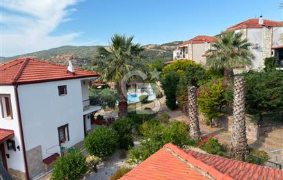 Foça’da Deniz Manzaralı, Havuzlu Site İçinde Tam Müstakil 4+2 Dubleks