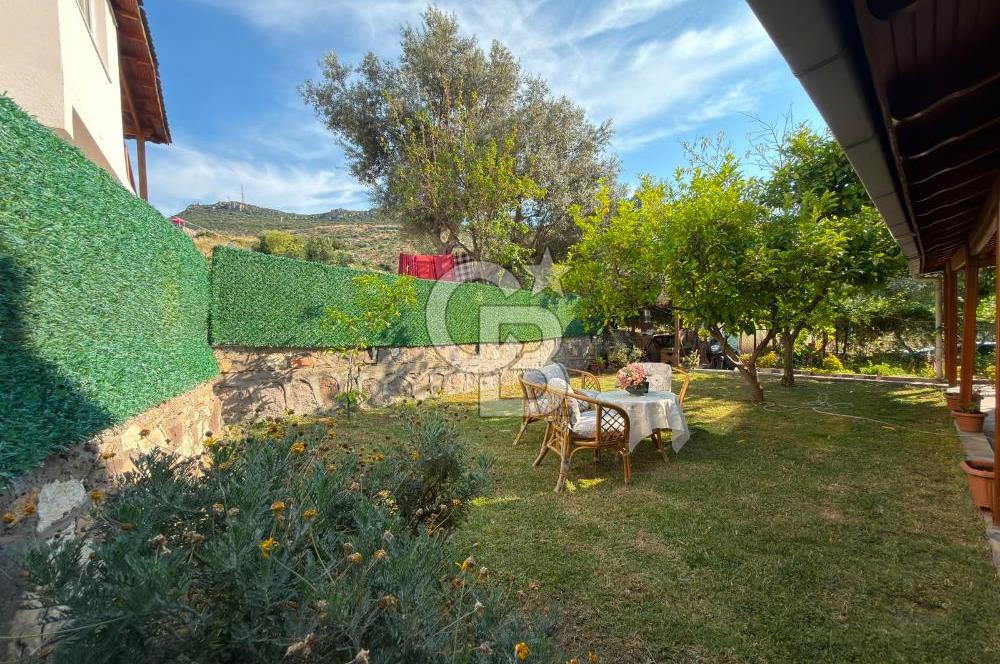 Foça’da Deniz Manzaralı, Havuzlu Site İçinde Tam Müstakil 4+2 Dubleks