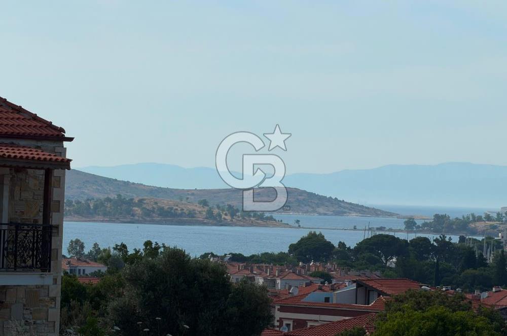 Foça’da Deniz Manzaralı, Havuzlu Site İçinde Tam Müstakil 4+2 Dubleks