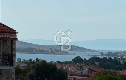 Foça’da Deniz Manzaralı, Havuzlu Site İçinde Tam Müstakil 4+2 Dubleks