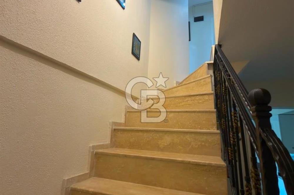 Foça’da Deniz Manzaralı, Havuzlu Site İçinde Tam Müstakil 4+2 Dubleks