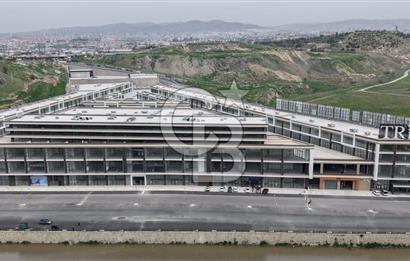 MEGA ŞAŞMAZ'DA YOLA CEPHELİ KİRALIK DÜKKAN