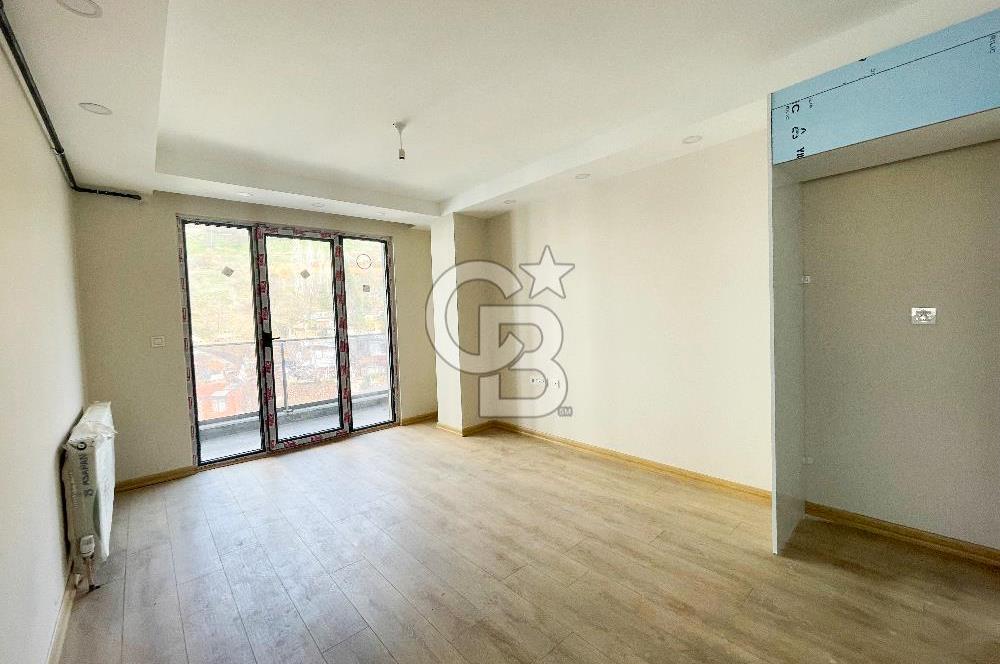 KARTAL ADAVİSTA'DA DENİZ GÖREN ÇİFT BALKONLU 2+1 KİRALIK DAİRE