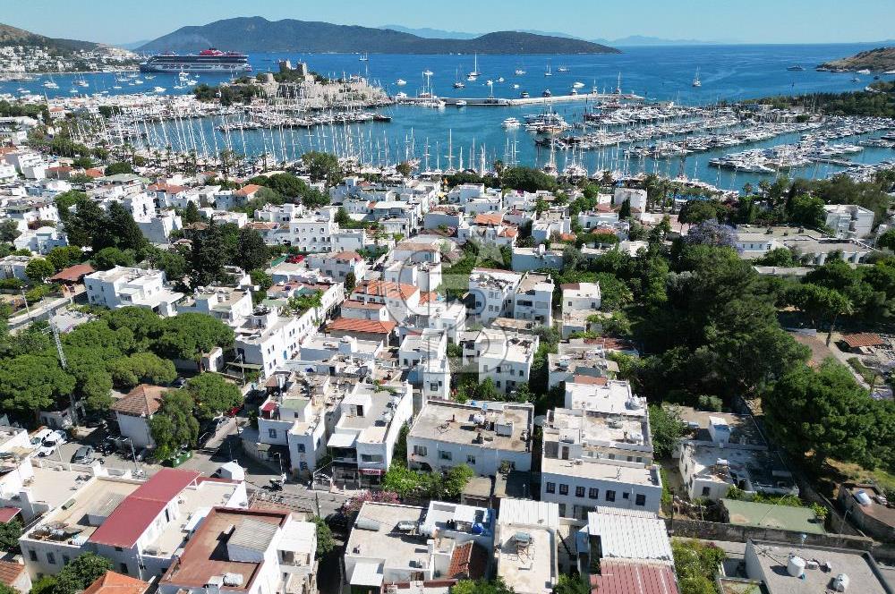 BODRUM YENİKÖY'DE MARİNA MANZARALI TİCARİ KULLANIMA UYGUN 2+1