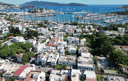 BODRUM YENİKÖY'DE MARİNA MANZARALI TİCARİ KULLANIMA UYGUN 2+1