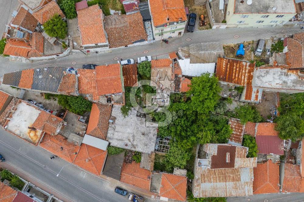 Ezine Cumhuriyet Mahallesi'nde 2 Parsel Bir Arada Müstakil ev