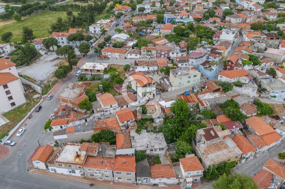 Ezine Cumhuriyet Mahallesi'nde 2 Parsel Bir Arada Müstakil ev