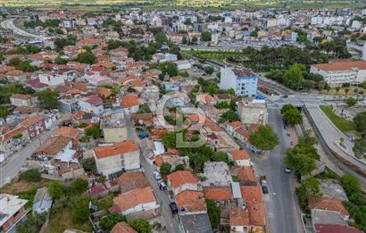 Ezine Cumhuriyet Mahallesi'nde 2 Parsel Bir Arada Müstakil ev