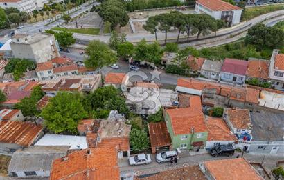 Ezine Cumhuriyet Mahallesi'nde 2 Parsel Bir Arada Müstakil ev