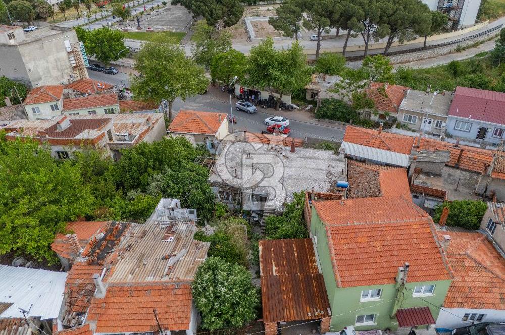 Ezine Cumhuriyet Mahallesi'nde 2 Parsel Bir Arada Müstakil ev