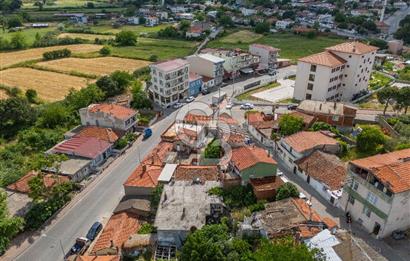 Ezine Cumhuriyet Mahallesi'nde 2 Parsel Bir Arada Müstakil ev