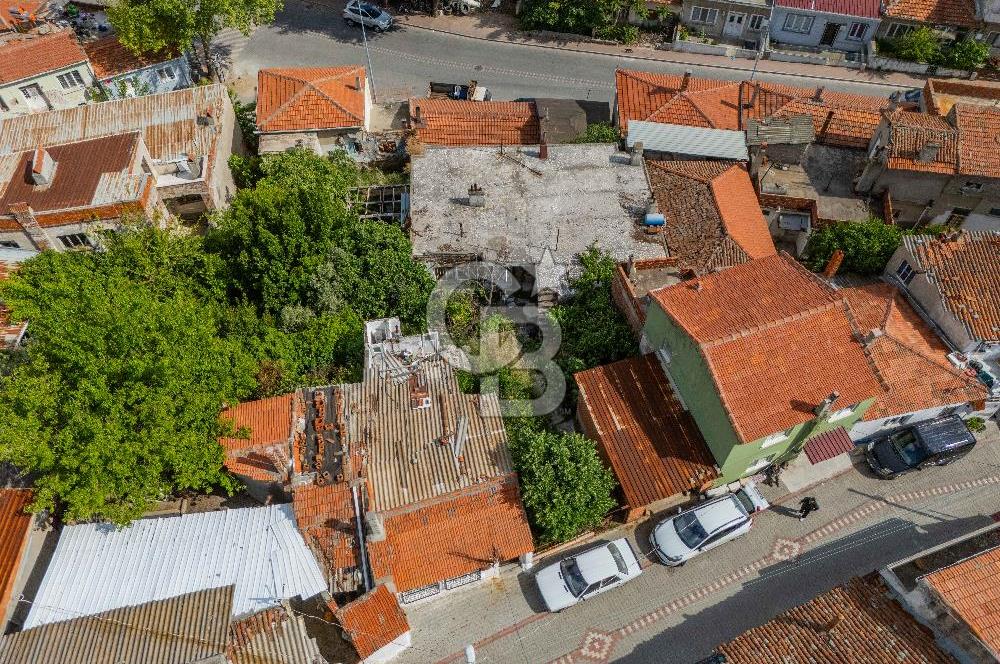 Ezine Cumhuriyet Mahallesi'nde 2 Parsel Bir Arada Müstakil ev