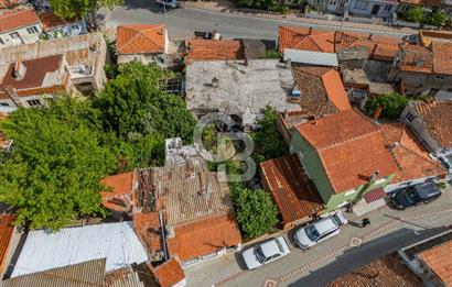 Ezine Cumhuriyet Mahallesi'nde 2 Parsel Bir Arada Müstakil ev