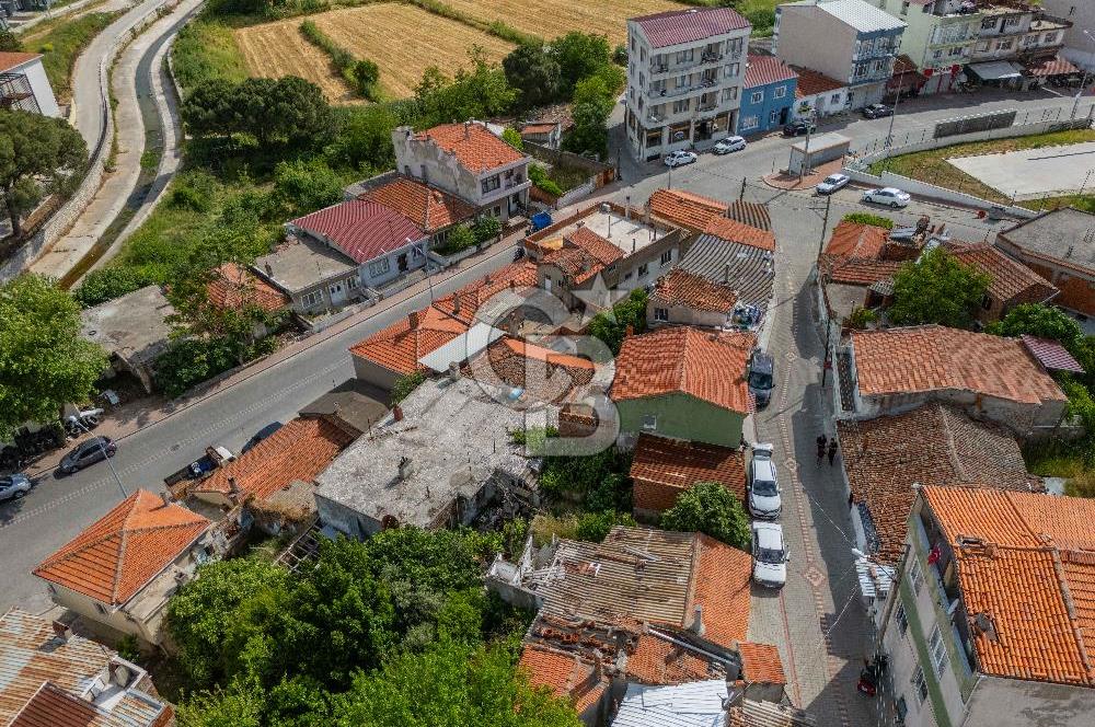Ezine Cumhuriyet Mahallesi'nde 2 Parsel Bir Arada Müstakil ev