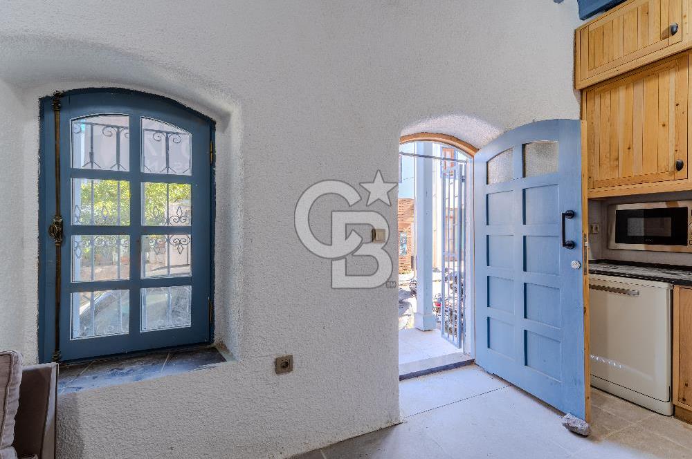 BODRUM YENİKÖY'DE MARİNA MANZARALI TİCARİ KULLANIMA UYGUN 2+1