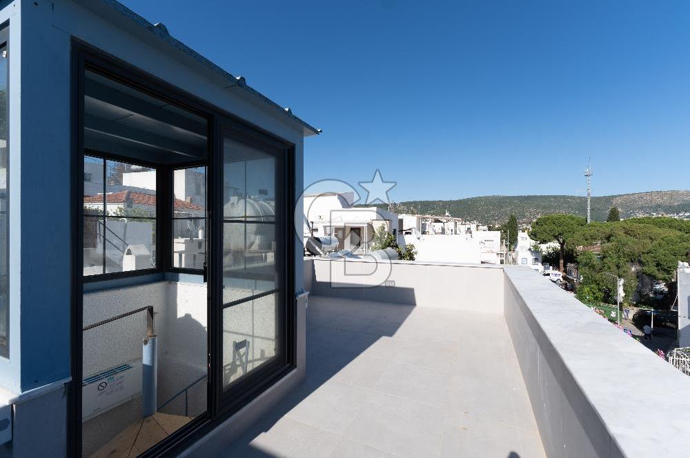 BODRUM YENİKÖY'DE MARİNA MANZARALI TİCARİ KULLANIMA UYGUN 2+1