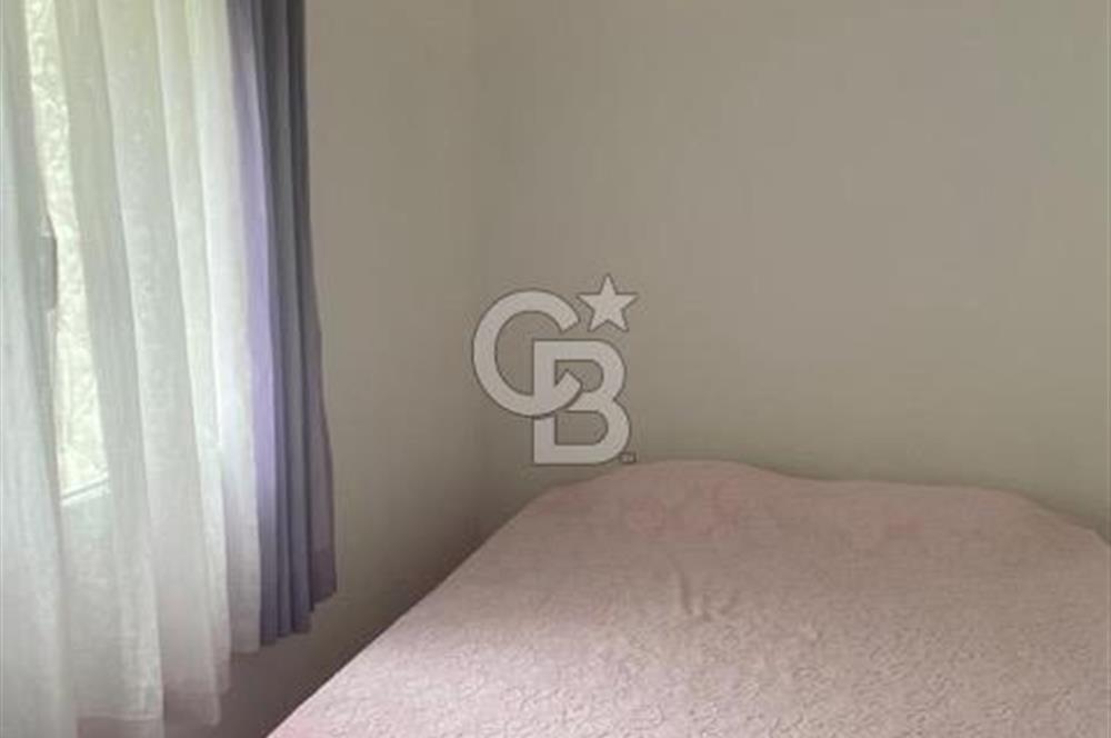 ÇEŞME PAŞALİMANI ARDIÇ MAHALLESİ VENÜS TATİL SİTESİ'NDE SATILIK 2+1 DAİRE