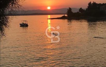 ÇEŞME PAŞALİMANI ARDIÇ MAHALLESİ VENÜS TATİL SİTESİ'NDE SATILIK 2+1 DAİRE