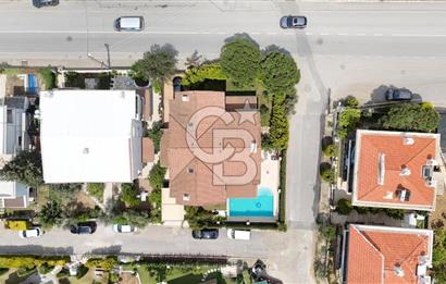 Güzelbahçe Kahramanderede Havuzlu Köşe Satılık Dubleks Villa