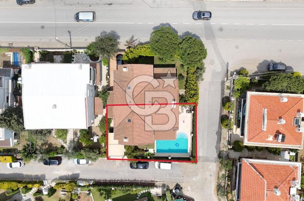 Güzelbahçe Kahramanderede Havuzlu Köşe Satılık Dubleks Villa