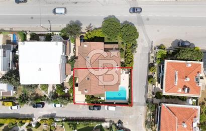 Güzelbahçe Kahramanderede Havuzlu Köşe Satılık Dubleks Villa