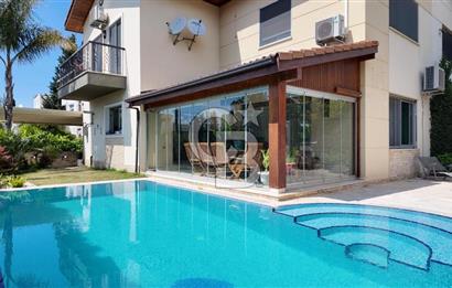 Güzelbahçe Kahramanderede Havuzlu Köşe Satılık Dubleks Villa