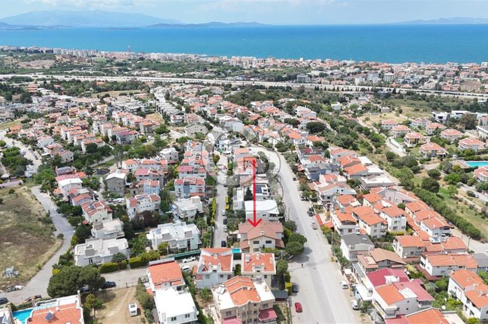Güzelbahçe Kahramanderede Havuzlu Köşe Satılık Dubleks Villa
