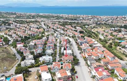 Güzelbahçe Kahramanderede Havuzlu Köşe Satılık Dubleks Villa