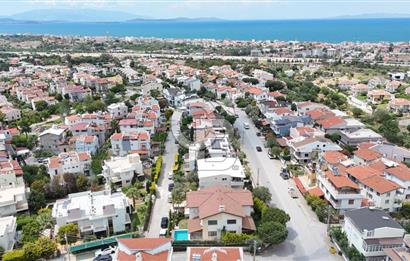 Güzelbahçe Kahramanderede Havuzlu Köşe Satılık Dubleks Villa