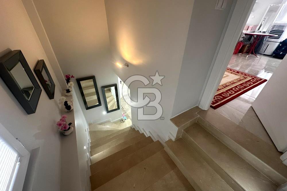Gölcük Yeni Mahallede Satılık 4+1 Müstakil Bina