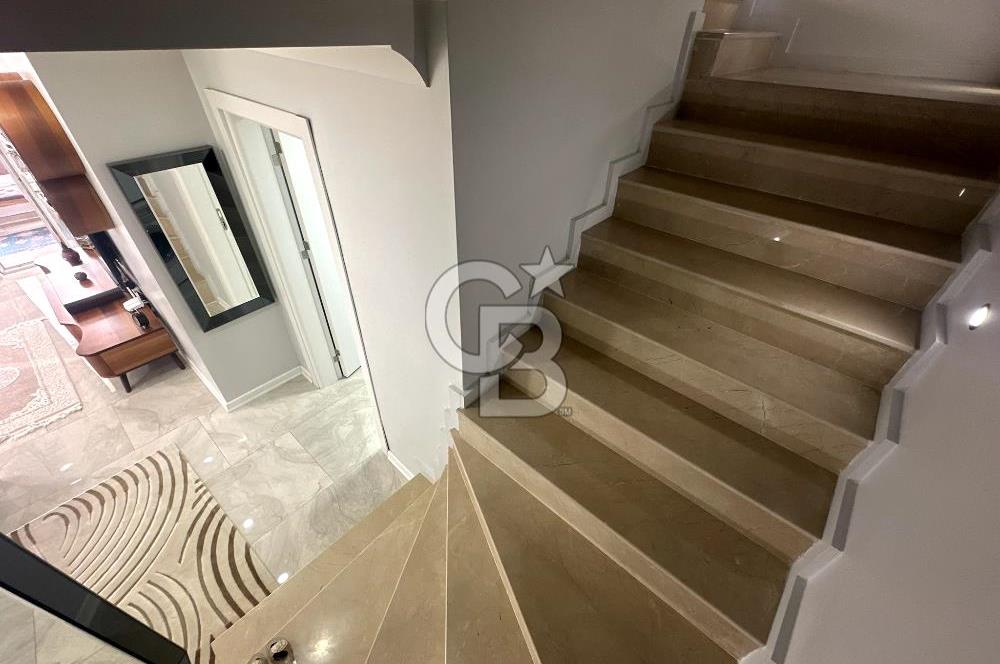 Gölcük Yeni Mahallede Satılık 4+1 Müstakil Bina