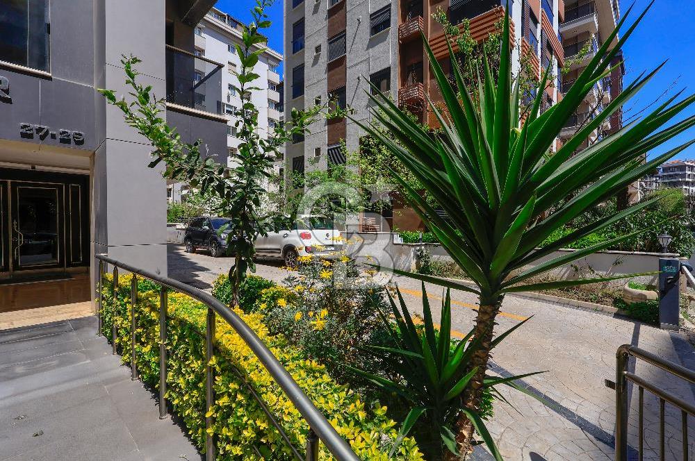 Bağdat caddesi Caddebostan'da Satılık 3+1 Genç Bina