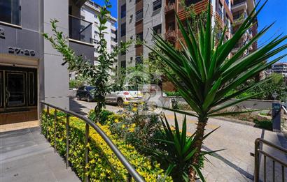 Bağdat caddesi Caddebostan'da Satılık 3+1 Genç Bina