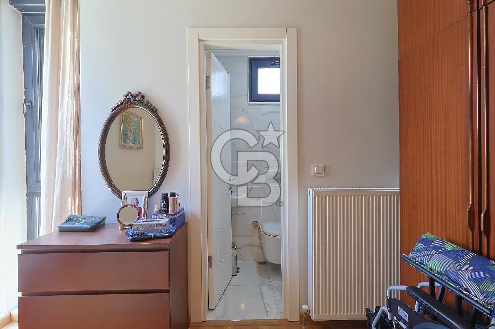 Bağdat caddesi Caddebostan'da Satılık 3+1 Genç Bina